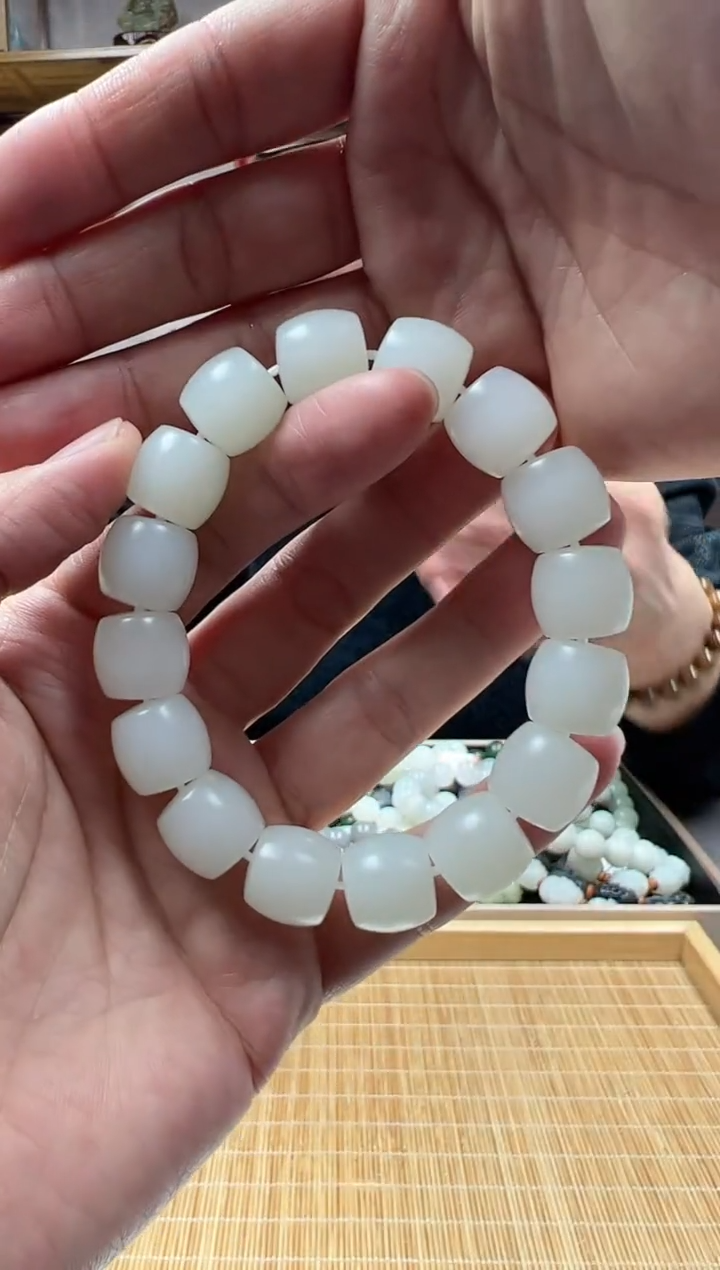 【闪购商品】和田玉手串未镶嵌14黑山料