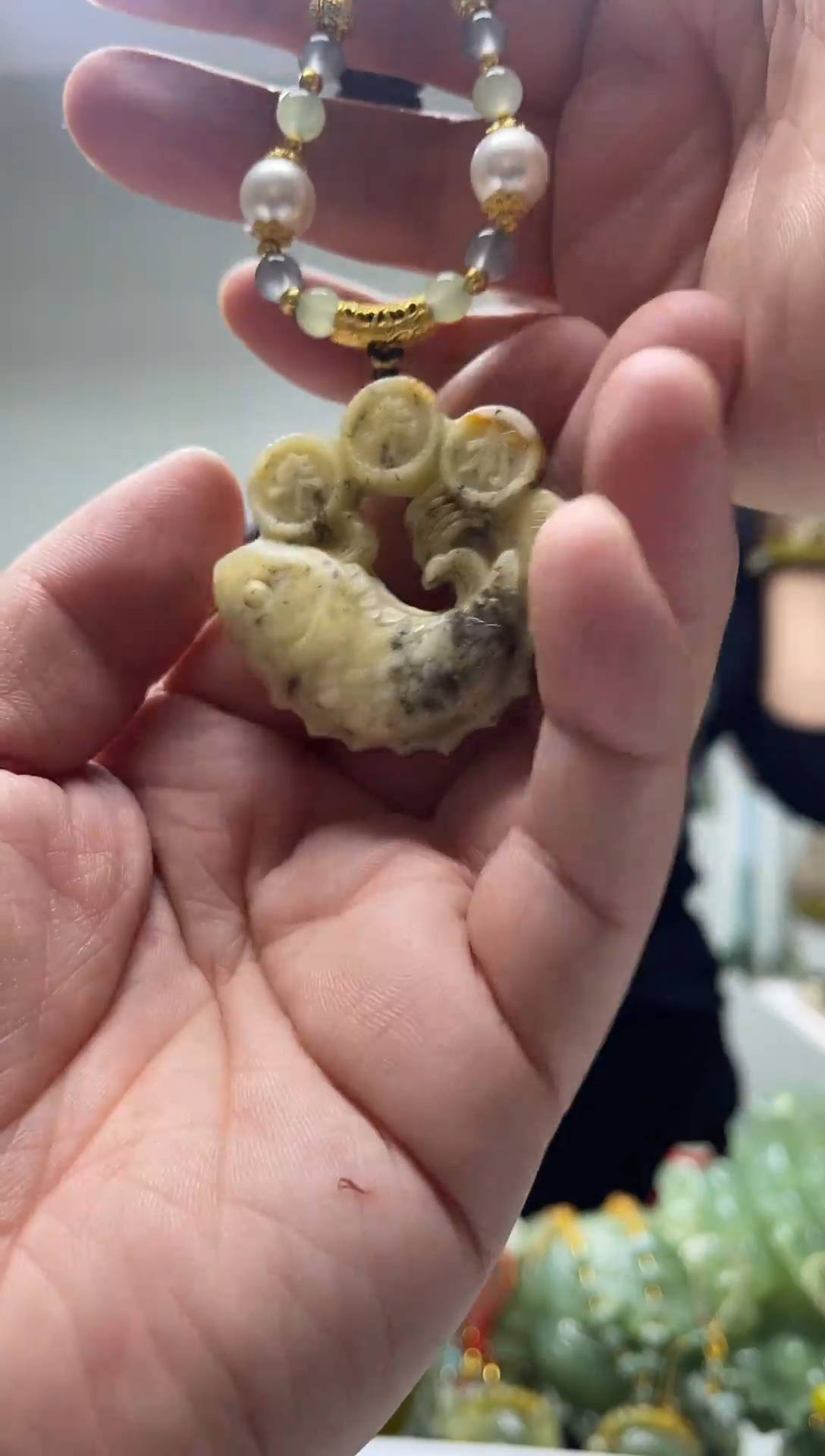 未镶嵌岫玉颈饰`