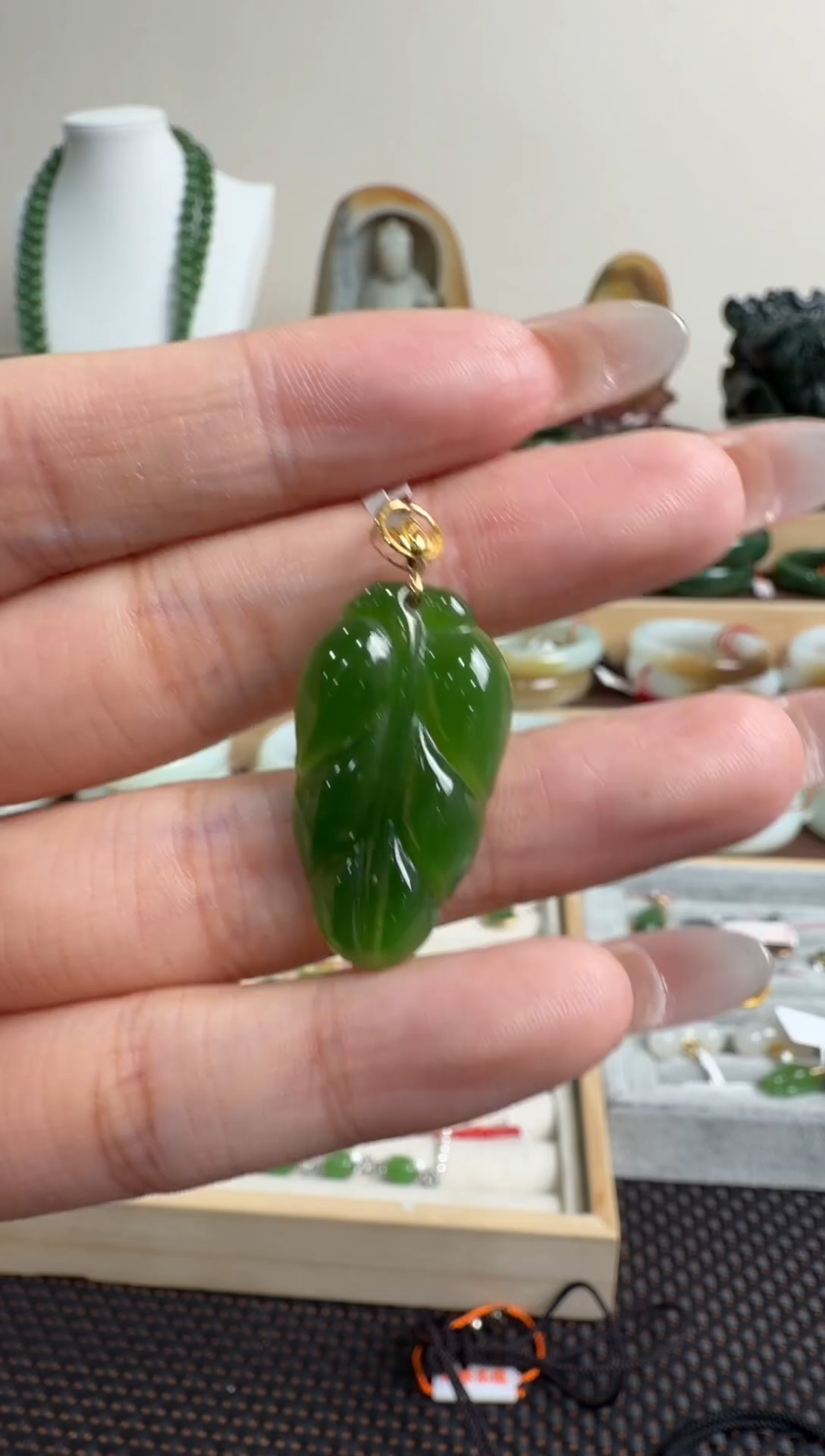 颈饰18K金镶嵌和田玉挂件