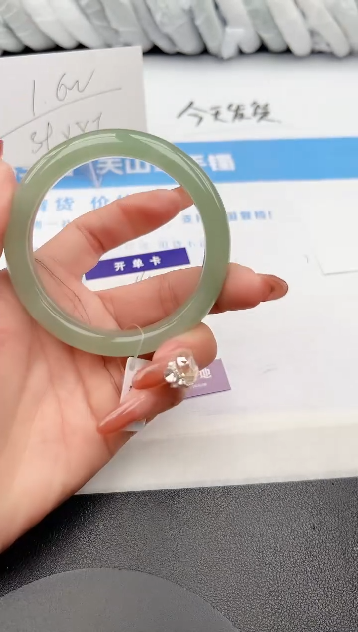 【闪购商品】石英质玉手镯未镶嵌z163-DB58