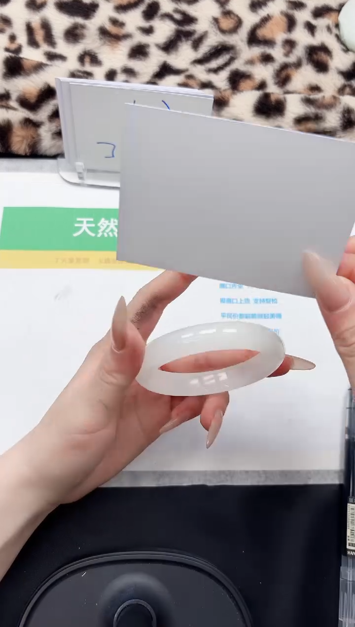 【闪购商品】石英质玉手镯未镶嵌200-56