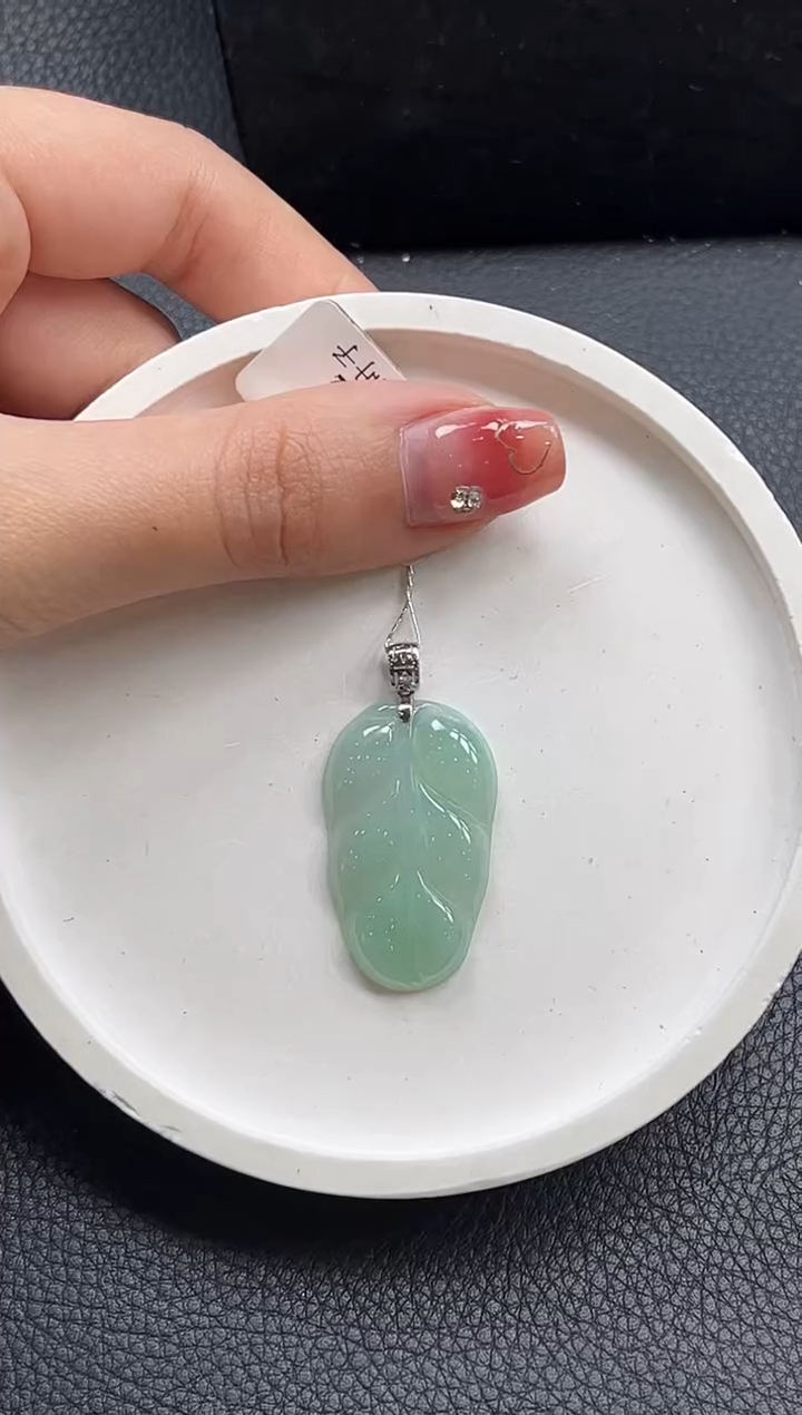 【闪购商品】翡翠颈饰18K金镶嵌叶子