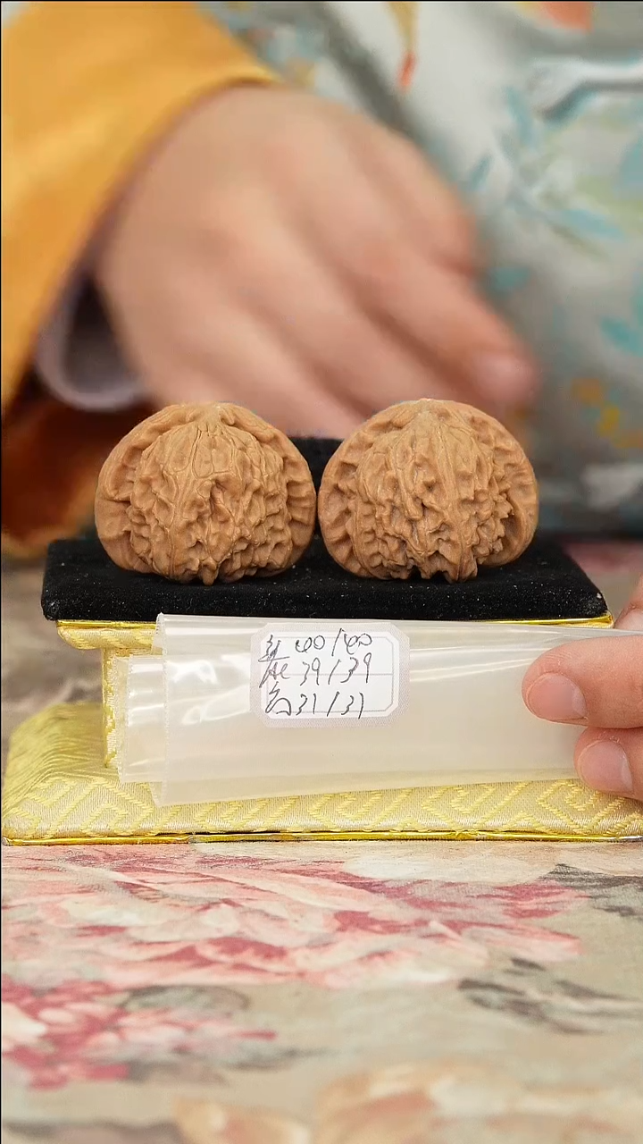 文玩核桃把件白狮子