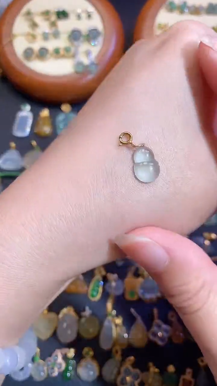 翡翠18K金镶嵌颈饰天然A货翡翠