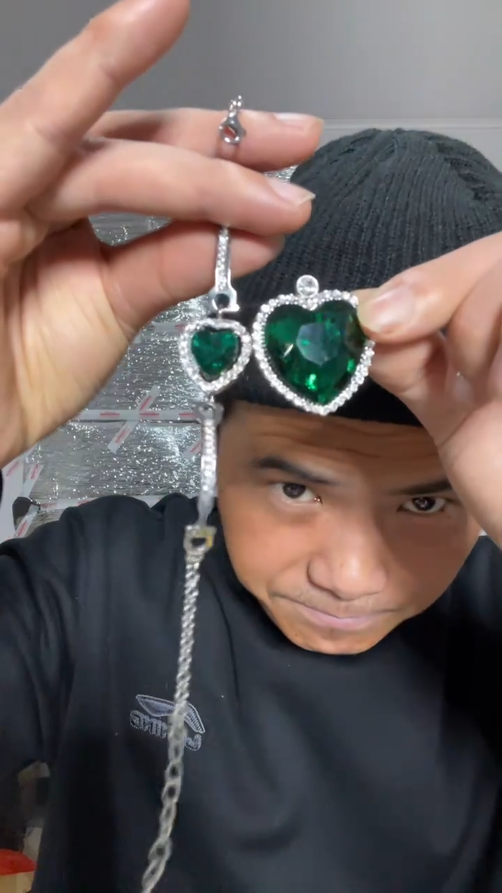 无非金属高端轻奢吊坠手链一套