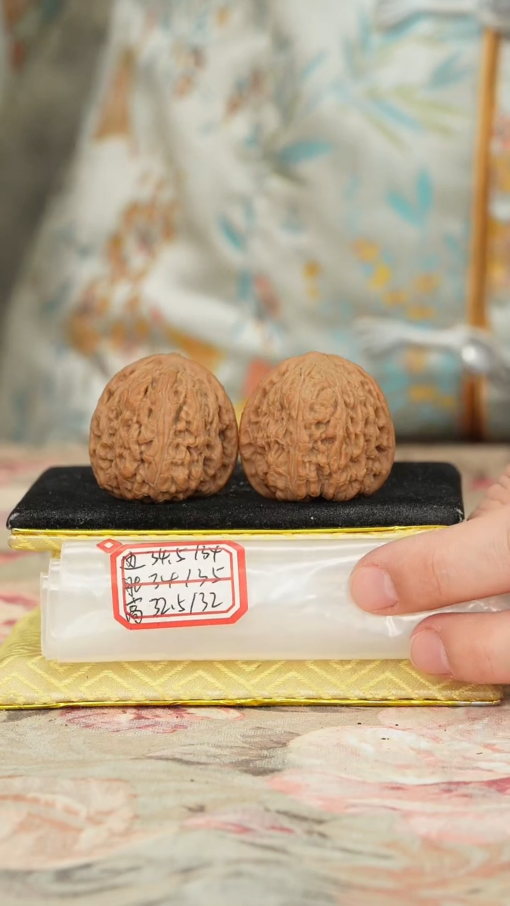 【闪购商品】文玩核桃把件密纹