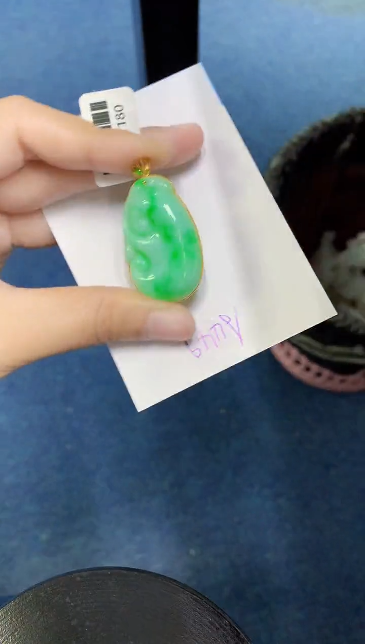 翡翠18K金镶嵌颈饰000000000