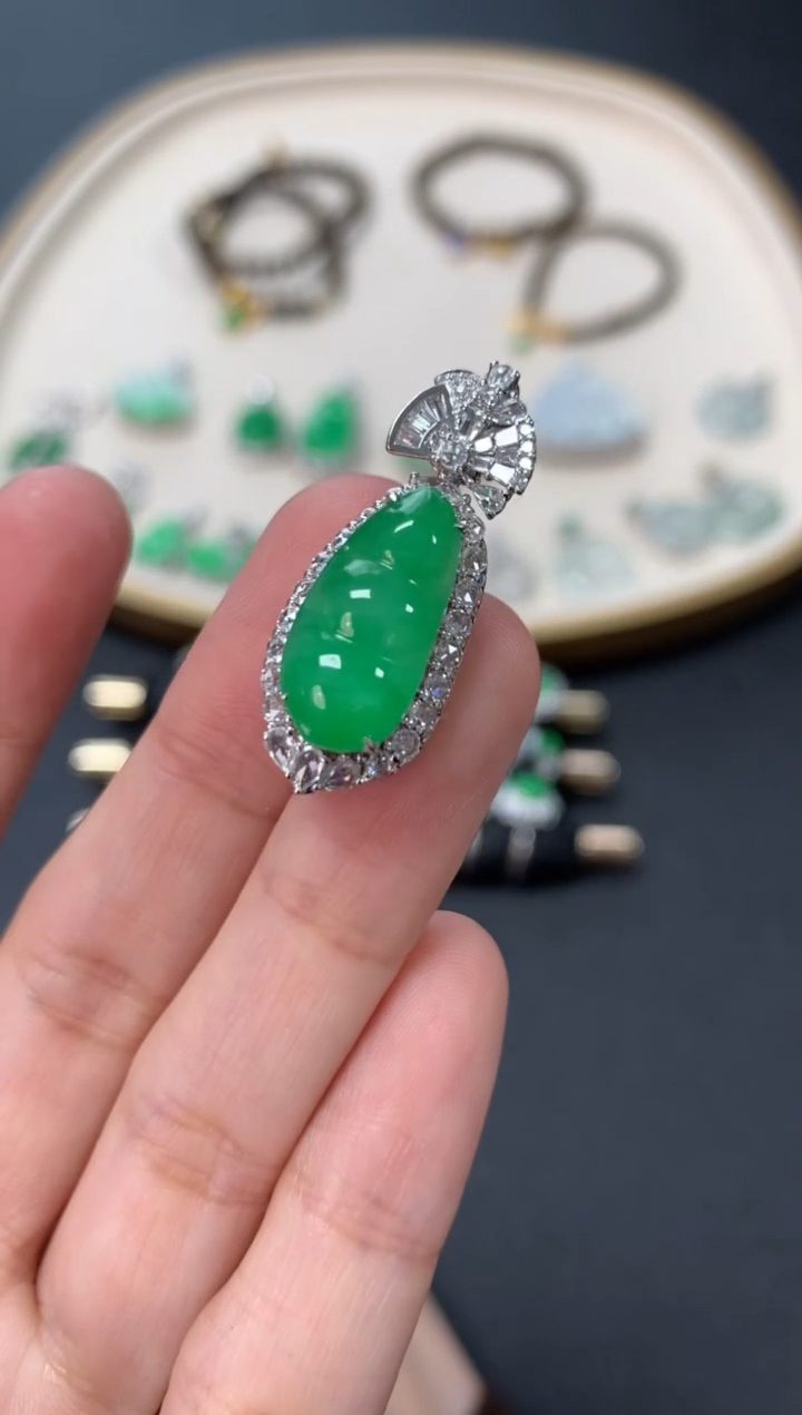 【闪购商品】翡翠吊坠(不含链)18K金镶嵌16800