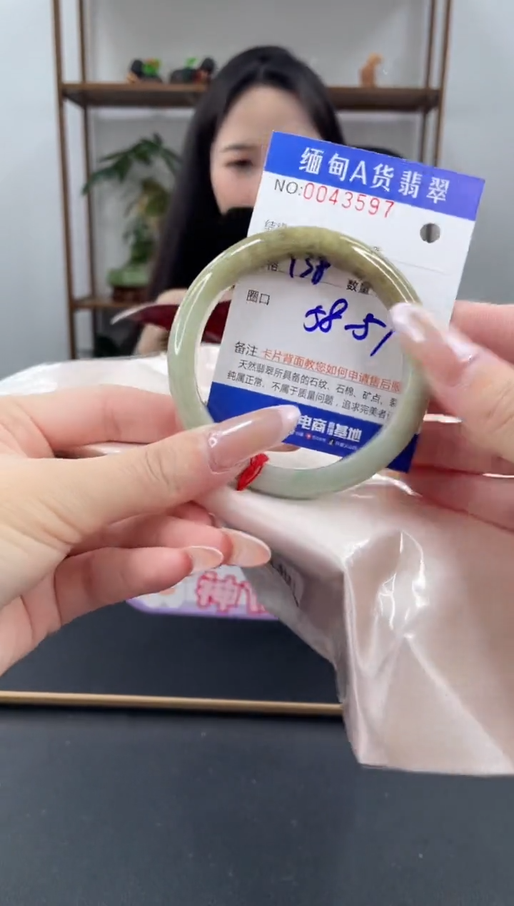 未镶嵌手镯翡翠1