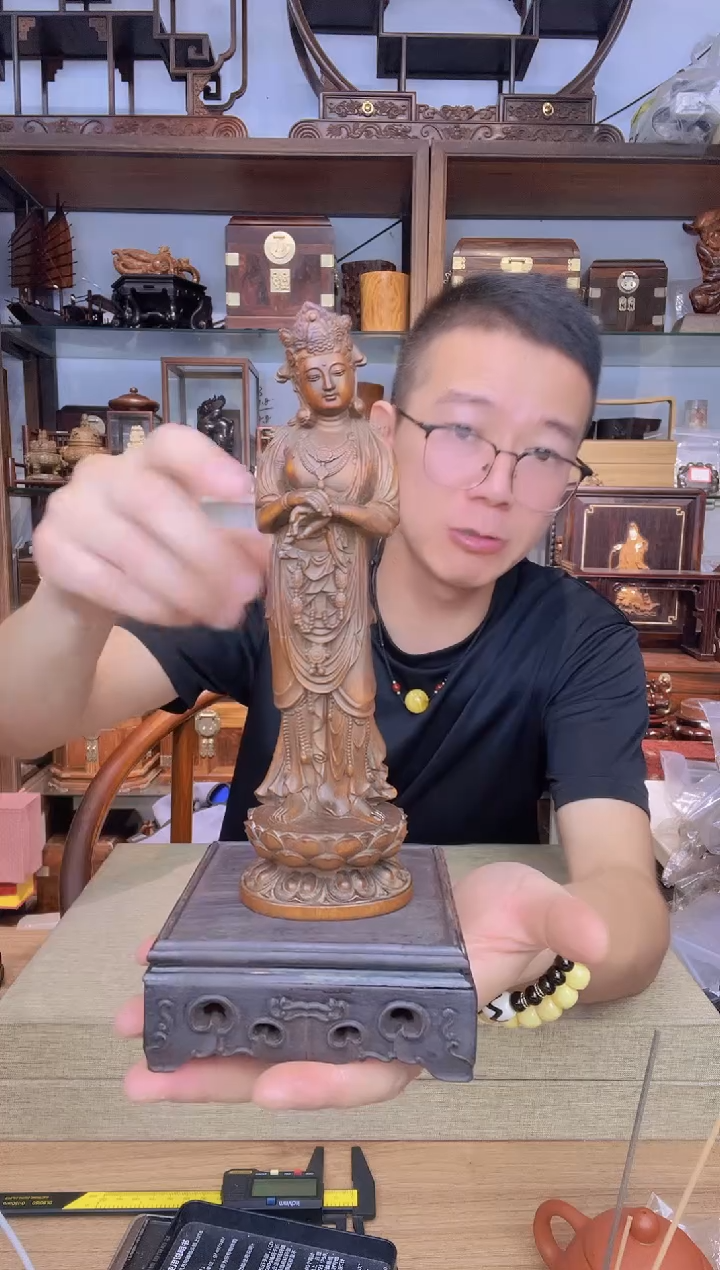 乌木类书架243黄杨做旧观音+紫光檀底座 瑕疵