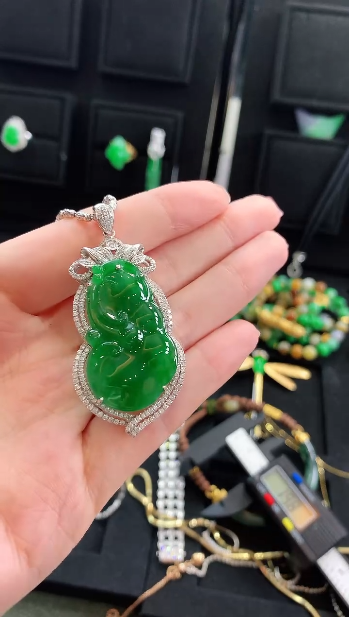 【闪购商品】翡翠吊坠(不含链)18K金镶嵌吊坠