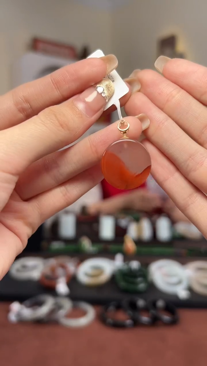 【闪购商品】南红玛瑙颈饰18K金镶嵌12- 20*7 