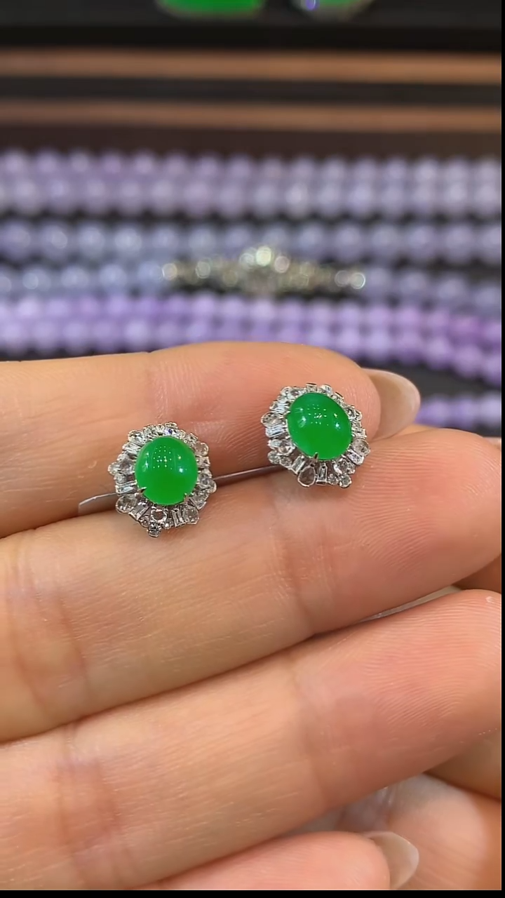 18K金镶嵌翡翠耳饰耳钉