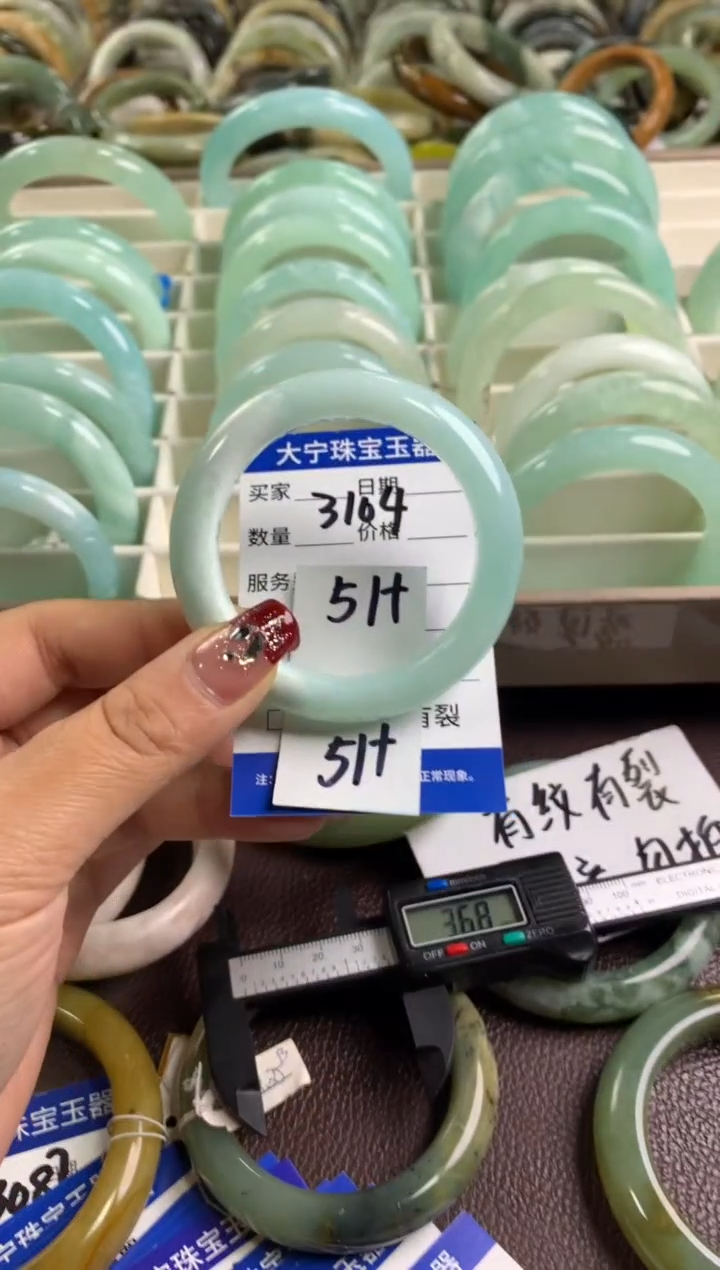 【闪购商品】蛇纹石玉手镯未镶嵌3104