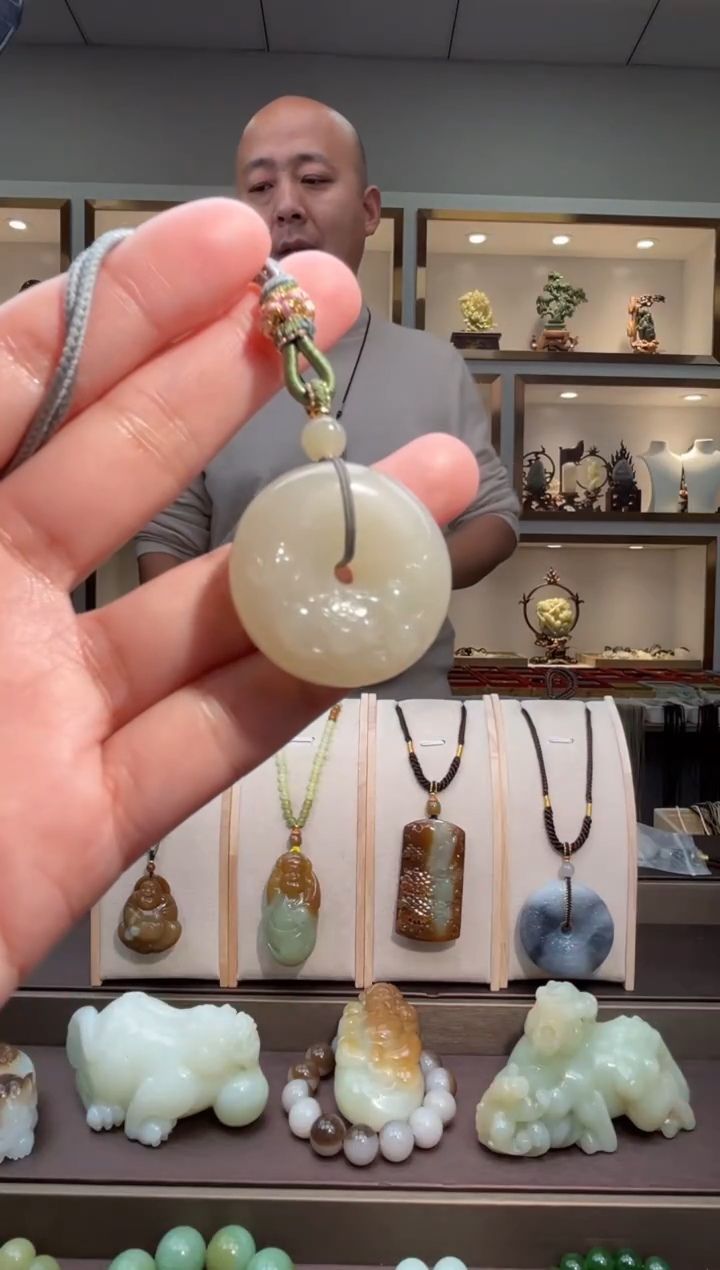 颈饰未镶嵌和田玉苏