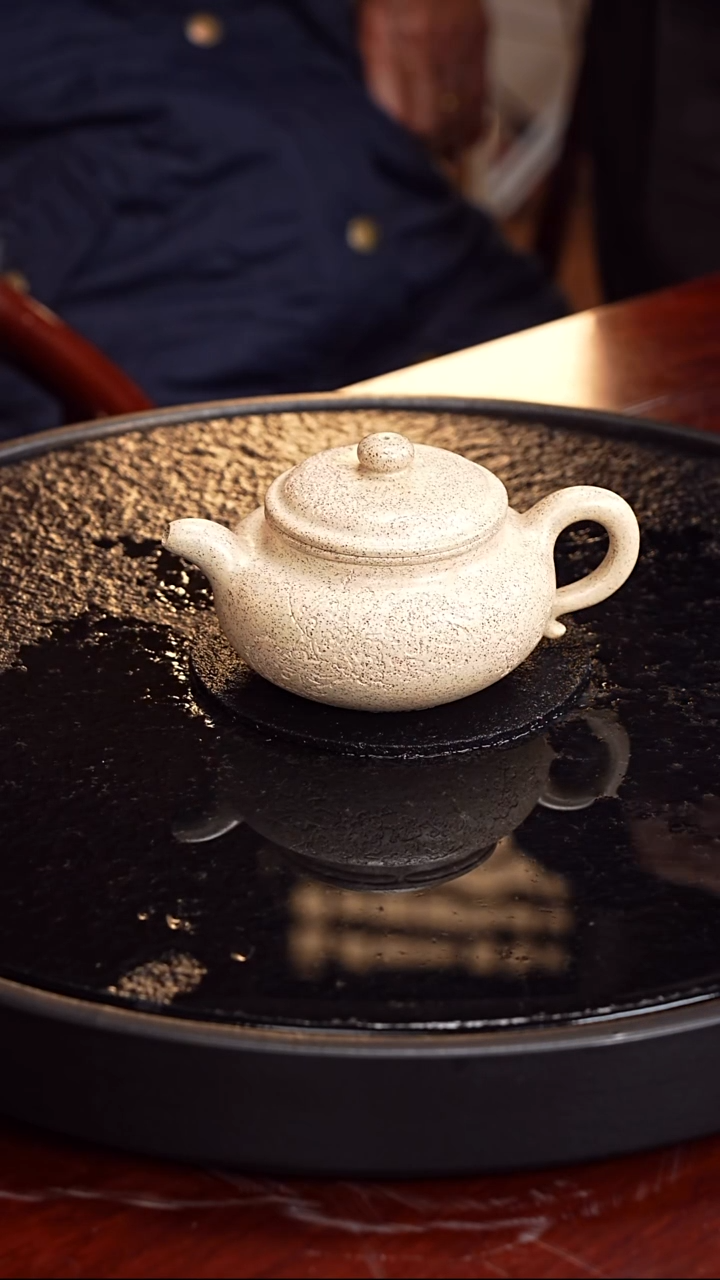 茶壶紫砂丁雪英 仿古50  白泥  230毫升 配汉棠盆