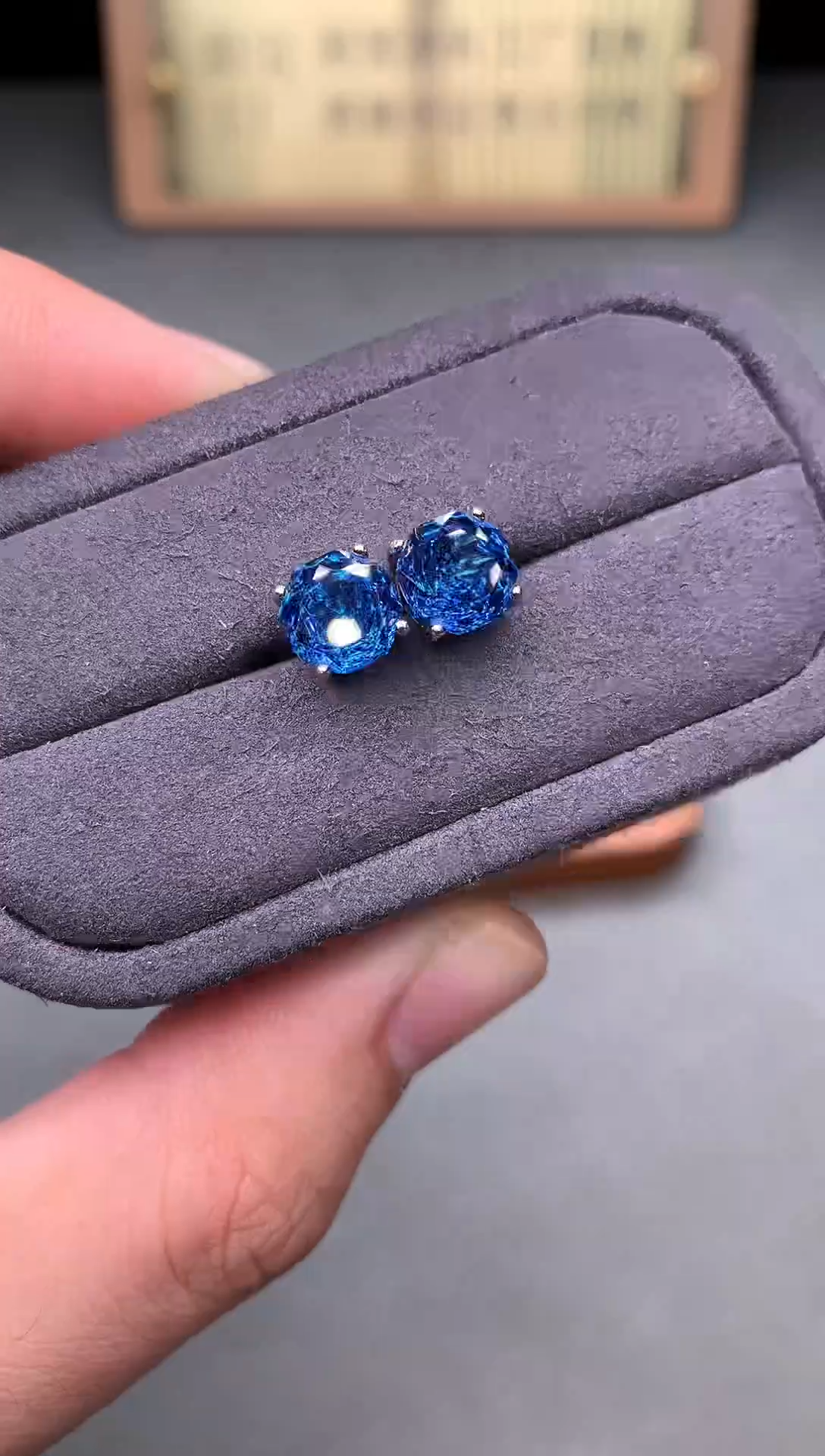 银S925镶嵌托帕石耳钉22222