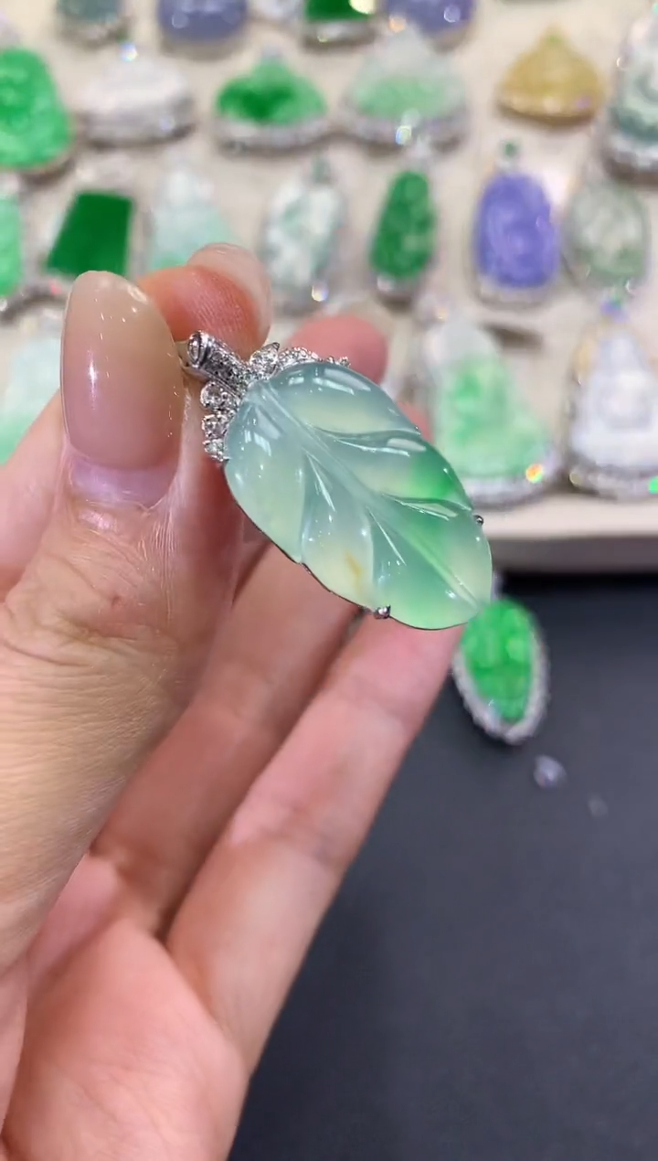 【闪购商品】翡翠吊坠(不含链)18K金镶嵌q33       