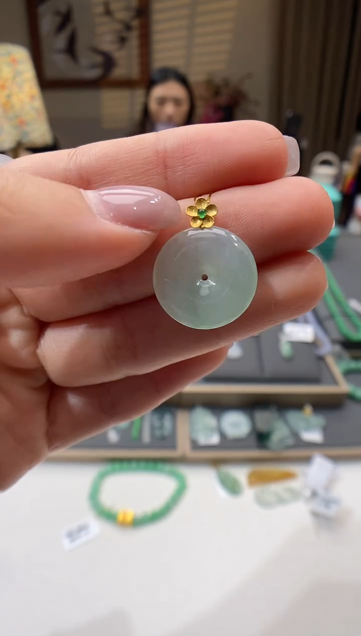 【闪购商品】翡翠颈饰18K金镶嵌平安扣