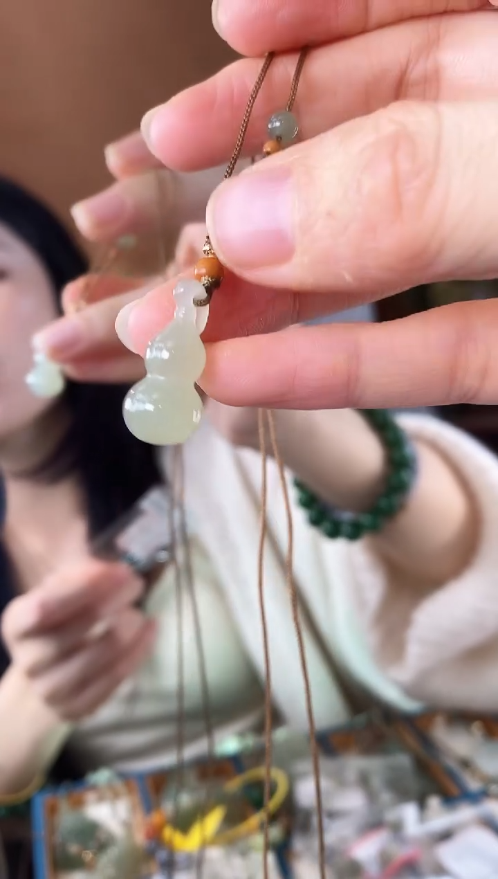颈饰未镶嵌和田玉精致葫芦和田玉项链