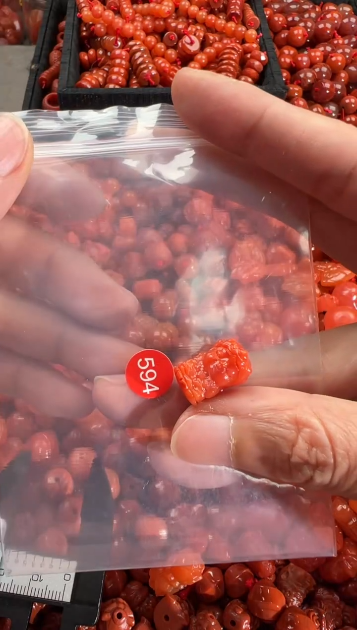 【闪购商品】南红玛瑙颈饰合金1