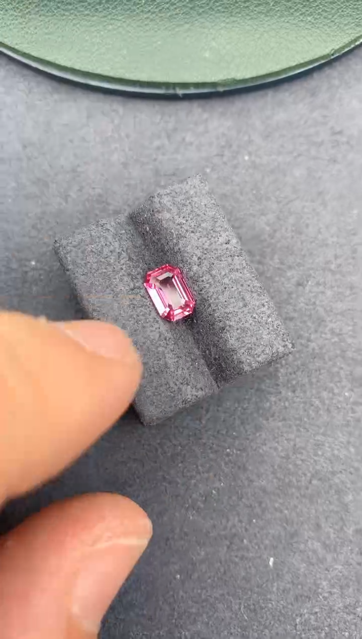 【闪购商品】彩色蓝宝石裸石未镶嵌1.5ct粉蓝宝