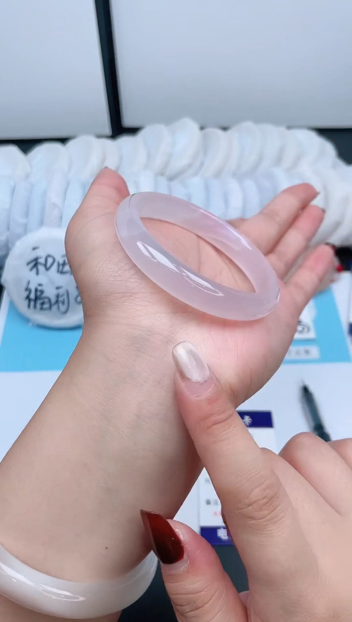 【闪购商品】石英质玉手镯未镶嵌180-54.8