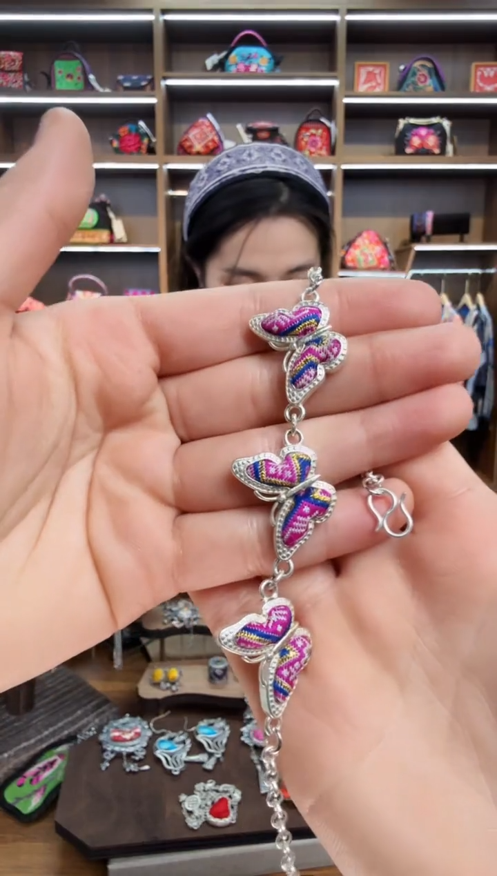 【闪购商品】织绣201蒙阿苏苗绣传承