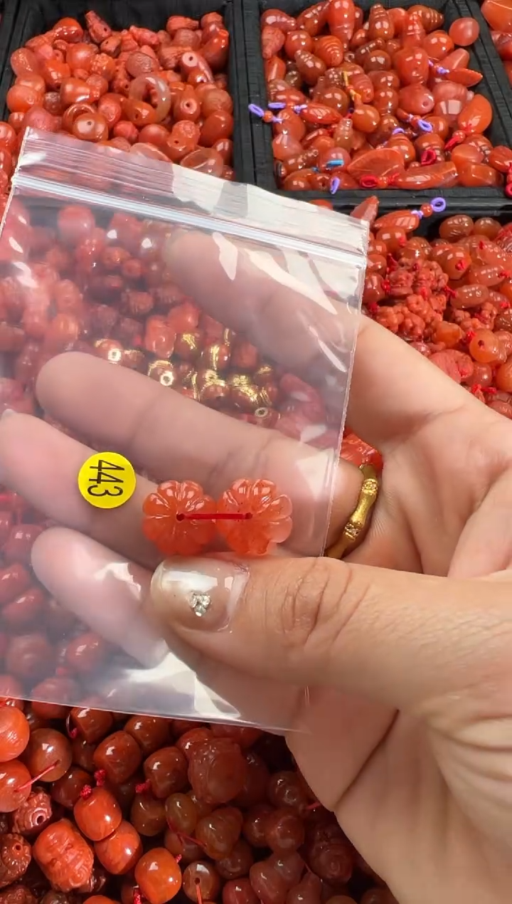 【闪购商品】南红玛瑙颈饰未镶嵌1