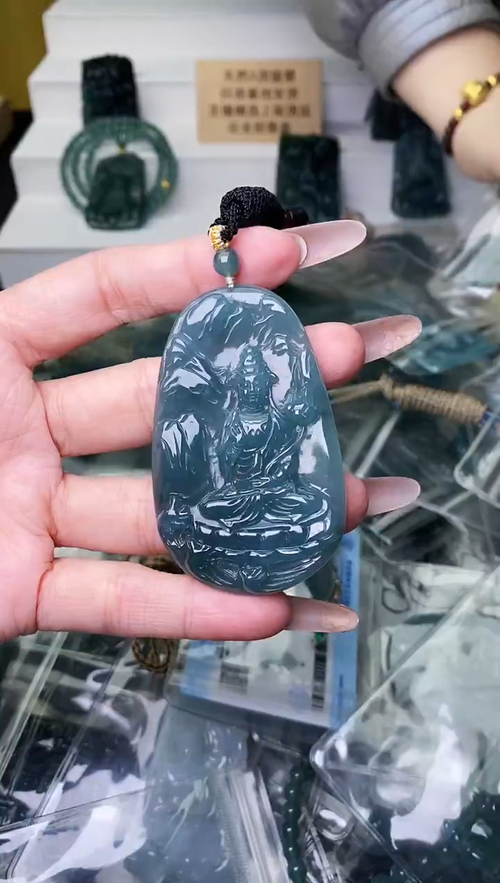 颈饰未镶嵌翡翠          