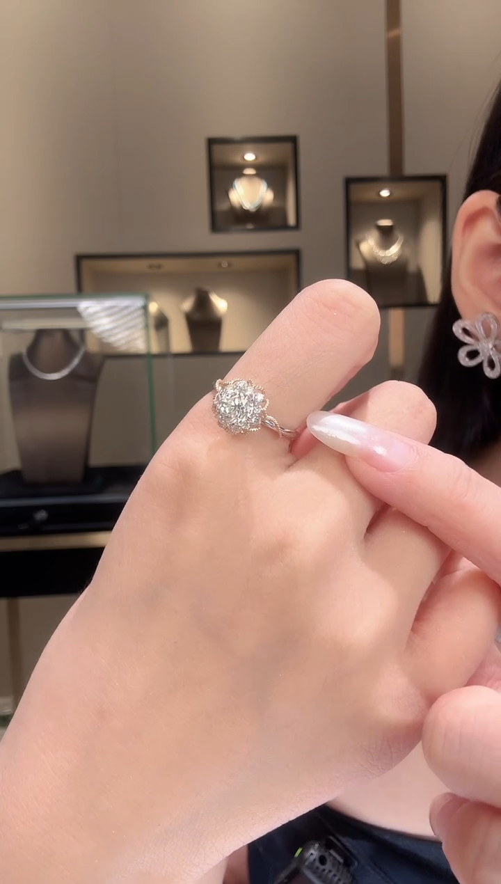 戒指18K金镶嵌钻石分色1克拉戒指--AY0110