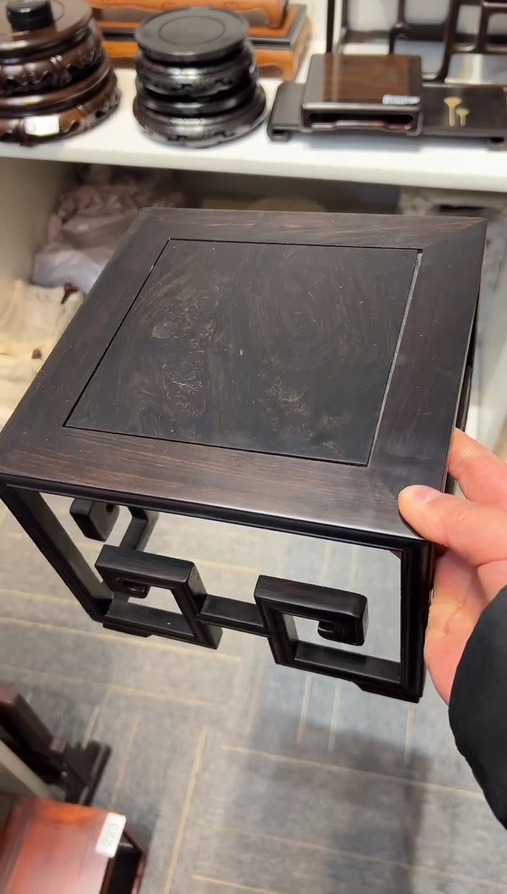 【闪购商品】黑酸枝木类端景台回纹大号