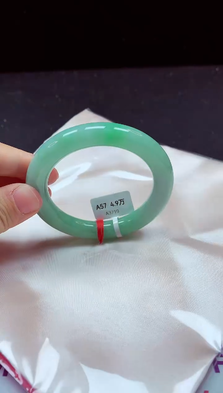 【闪购商品】翡翠手镯未镶嵌镯子57+