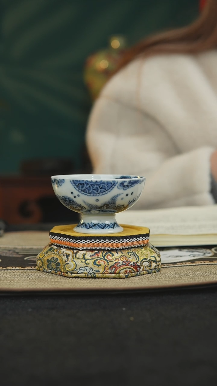 【闪购商品】景德镇龙纹高脚杯