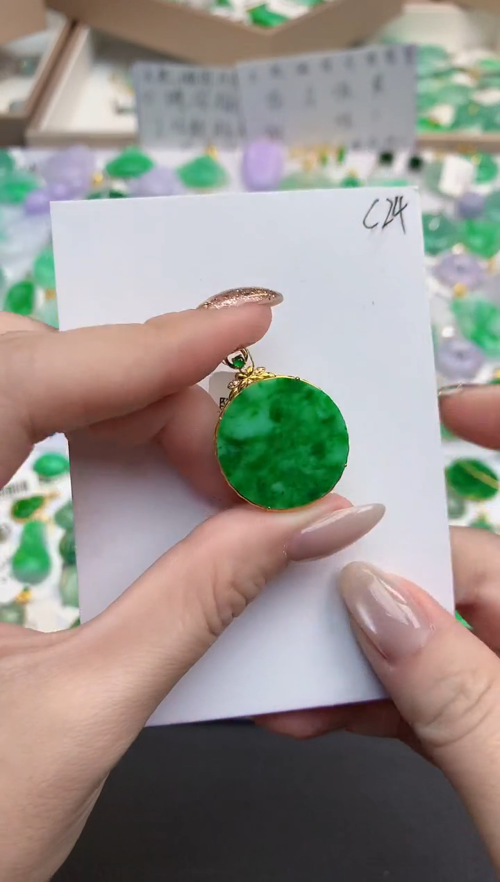 颈饰18K金镶嵌翡翠天然缅甸A货翡翠