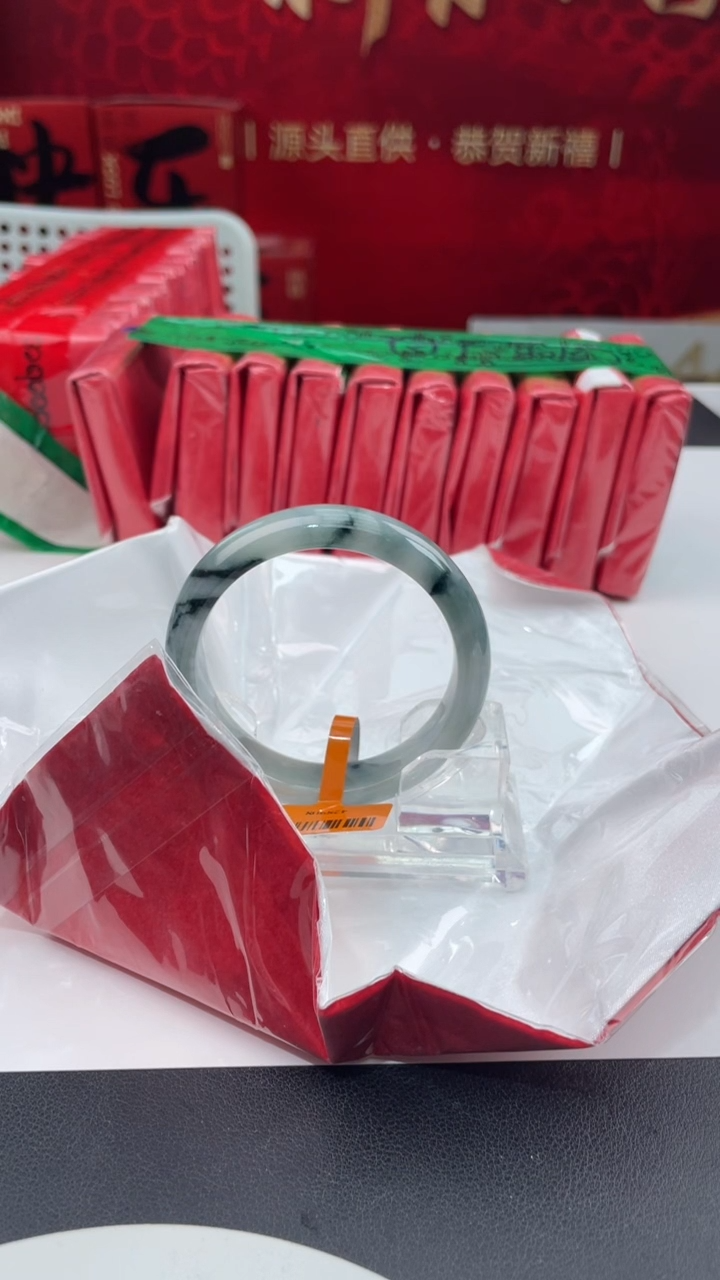 【闪购商品】翡翠手镯未镶嵌1翡翠手镯（微瑕）