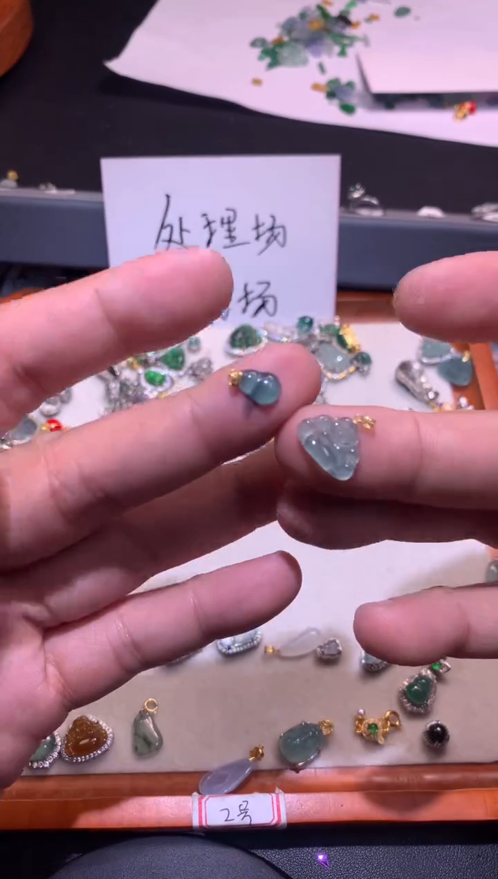 【闪购商品】翡翠吊坠(不含链)18K金镶嵌1