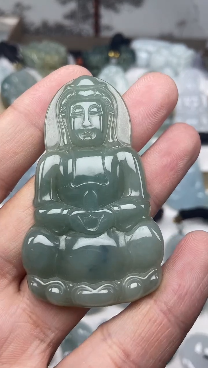 颈饰未镶嵌翡翠观音