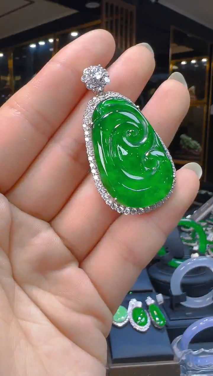 吊坠(赠链)银S925镶嵌翡翠012(多样性发货发其一)