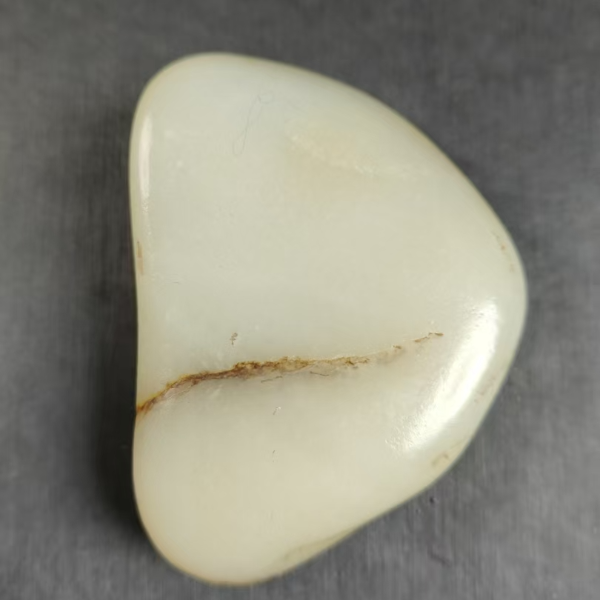 巴依哥精美和田玉104.1克