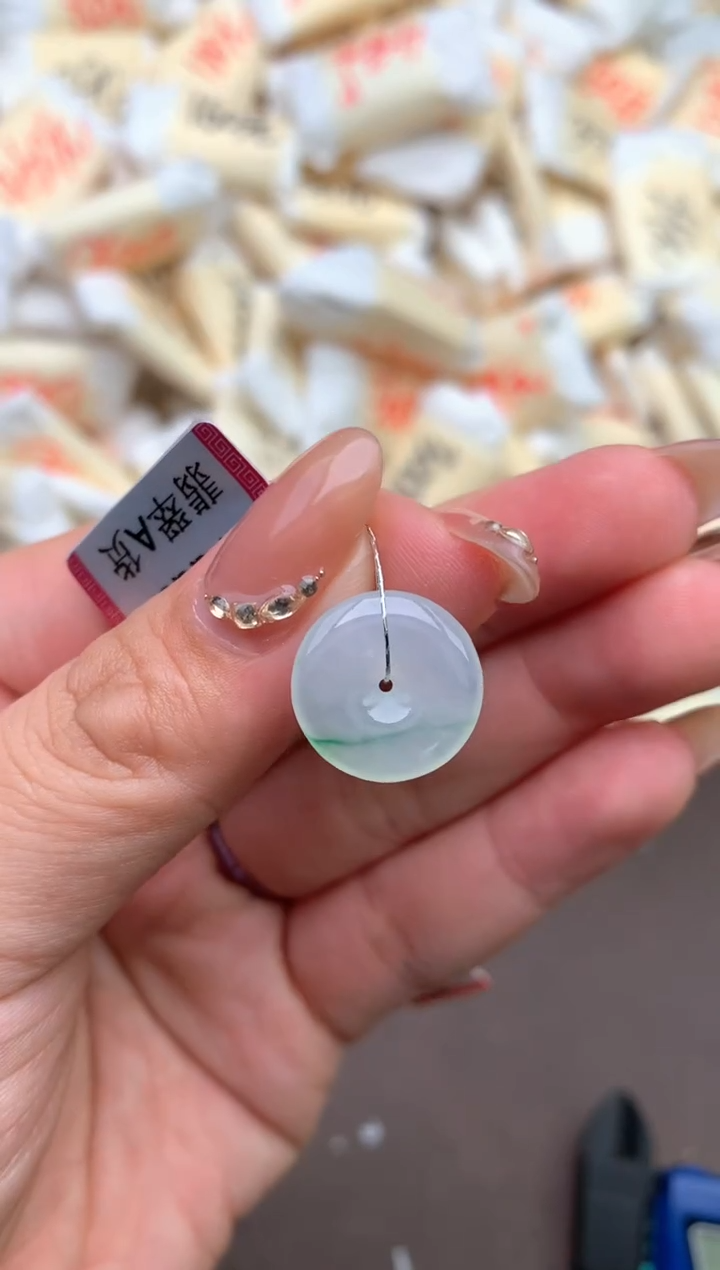 【闪购商品】翡翠颈饰未镶嵌—