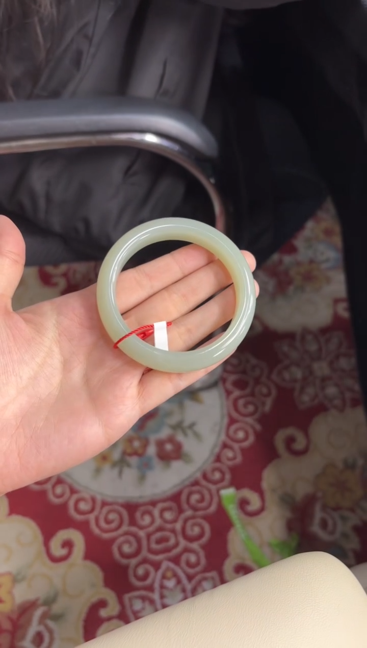 【闪购商品】和田玉手镯未镶嵌且末微色差近矿59+