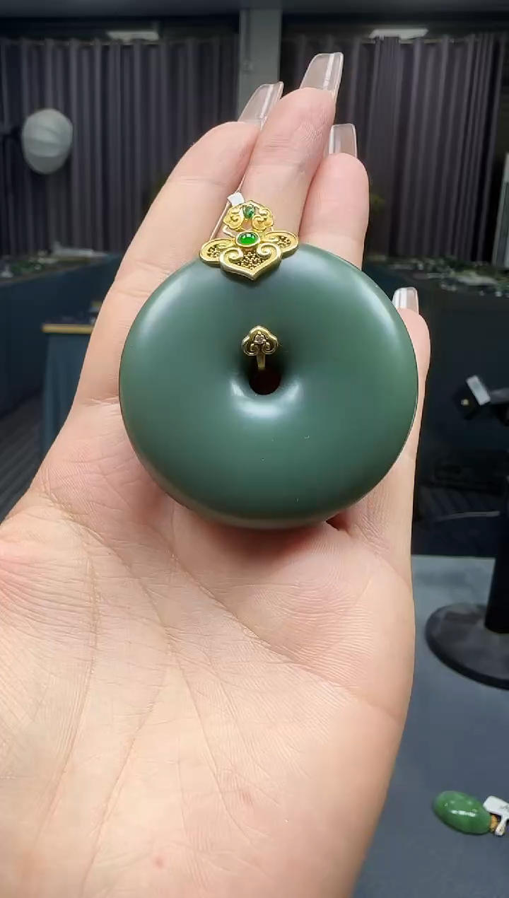 【闪购商品】和田玉挂件18K金镶嵌1