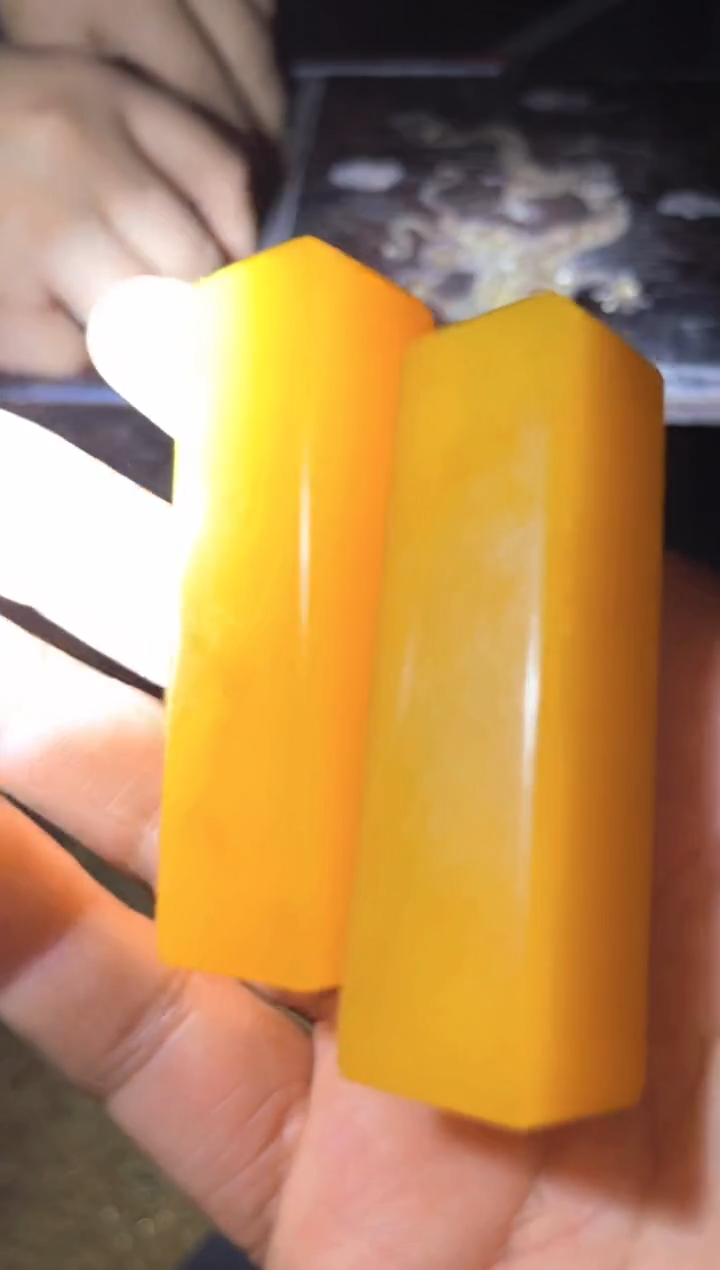 和田玉未镶嵌摆件金黄印章一件