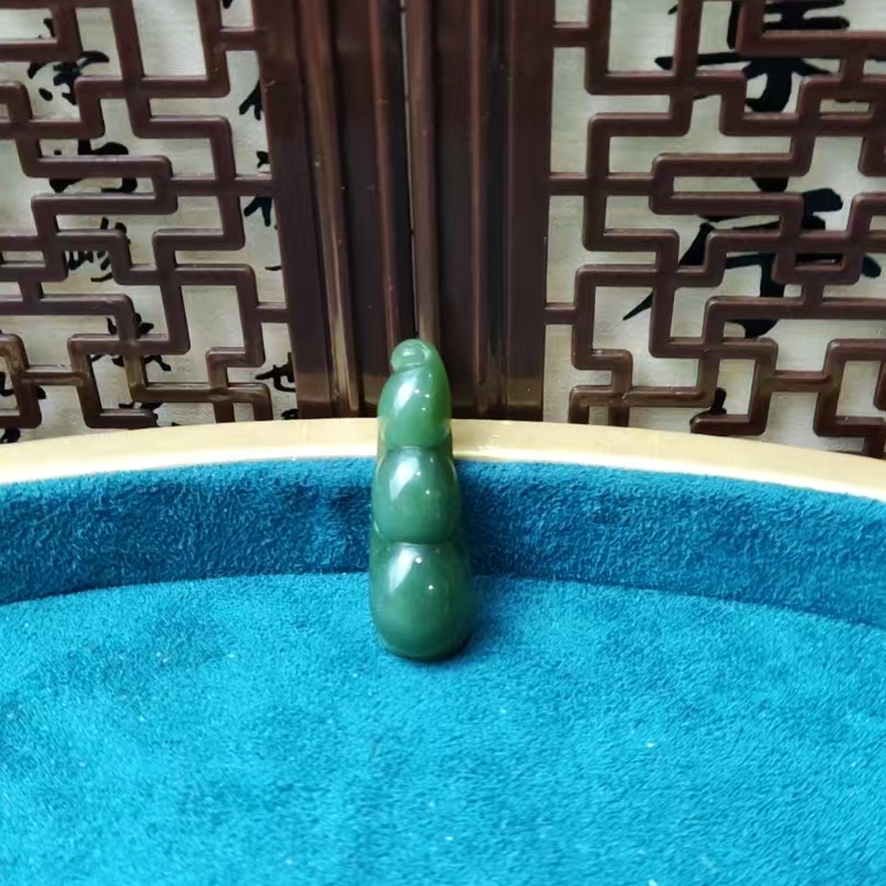 和田玉碧玉猫眼吊坠