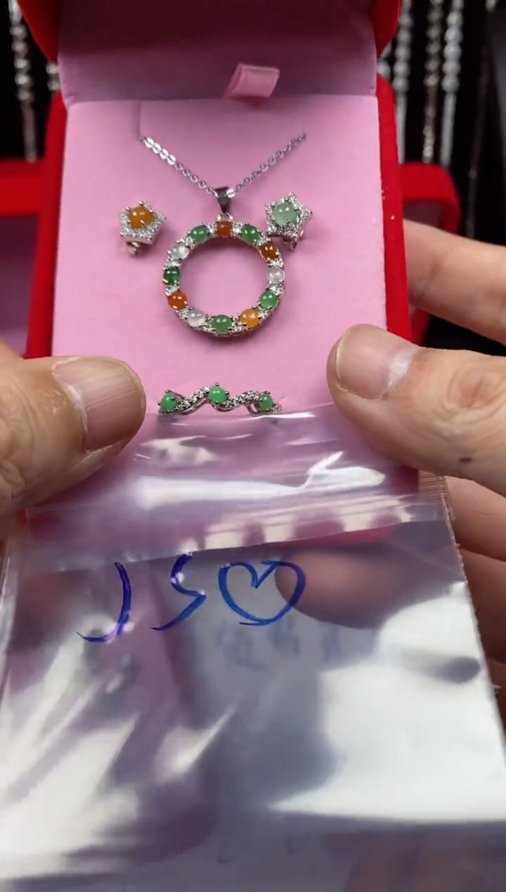 未镶嵌戒指翡翠J***️翡翠吊坠