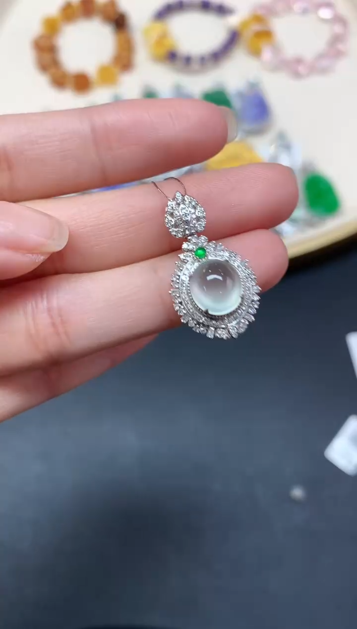 【闪购商品】翡翠吊坠(不含链)18K金镶嵌A227|9800