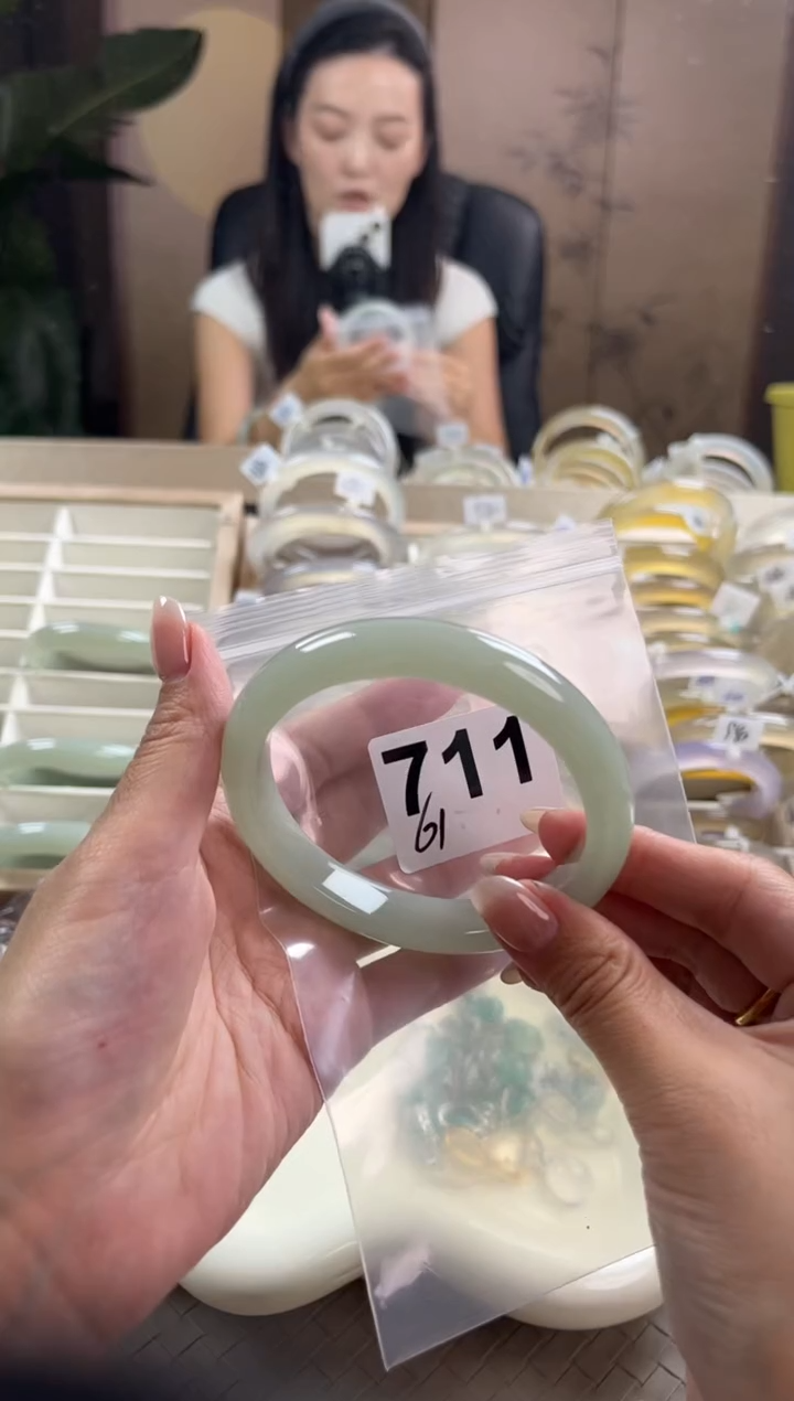 未镶嵌手镯石英质玉就**床711