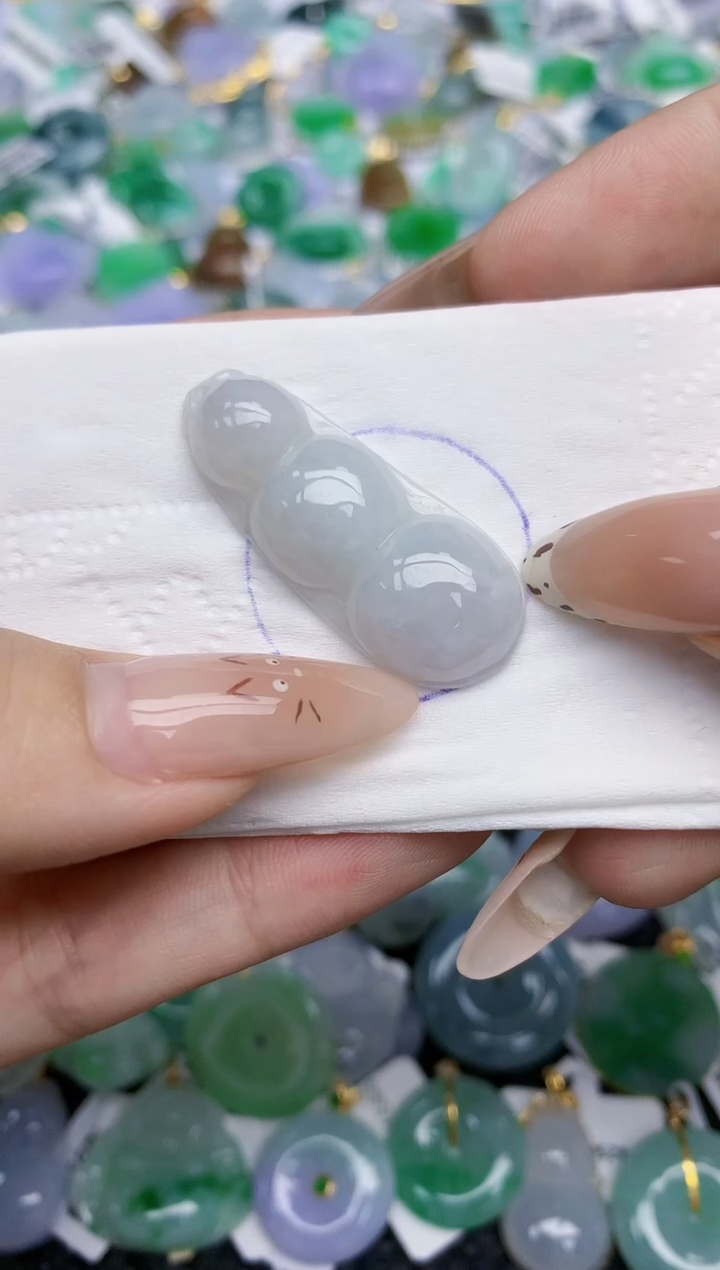 翡翠未镶嵌颈饰   天然翡翠A货