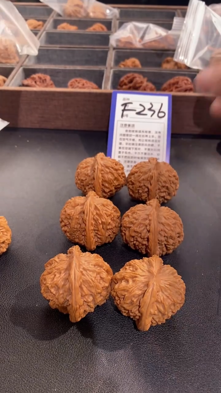 【闪购商品】文玩核桃吊坠40核老闷